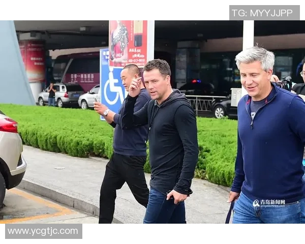 足球巨星漫画百人图高清版展现全球球王风采与传奇瞬间