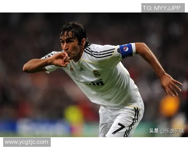 足球球星迪哥奋勇拼搏成就绿茵传奇引领新时代热潮