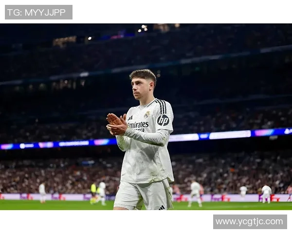 超清4K足球球星电脑壁纸原图展示运动员激情瞬间与精彩动作